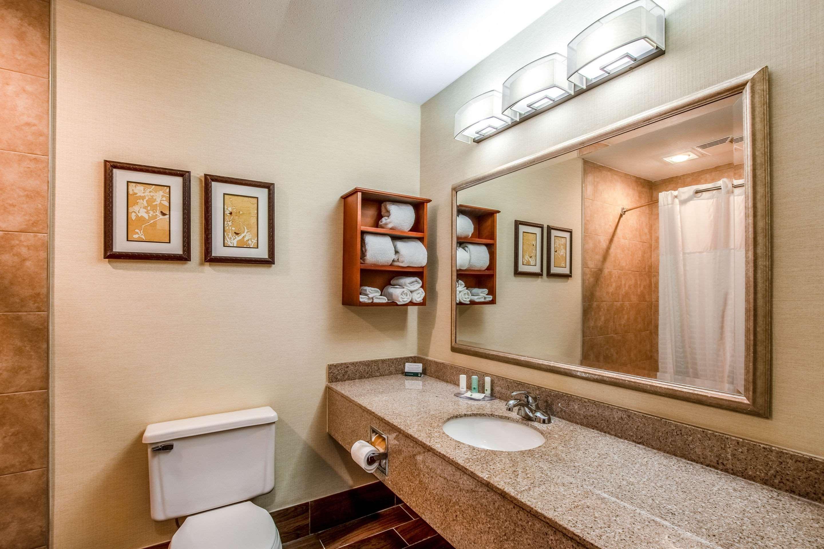 Country & By Radisson, Muskegon, Mi 3*