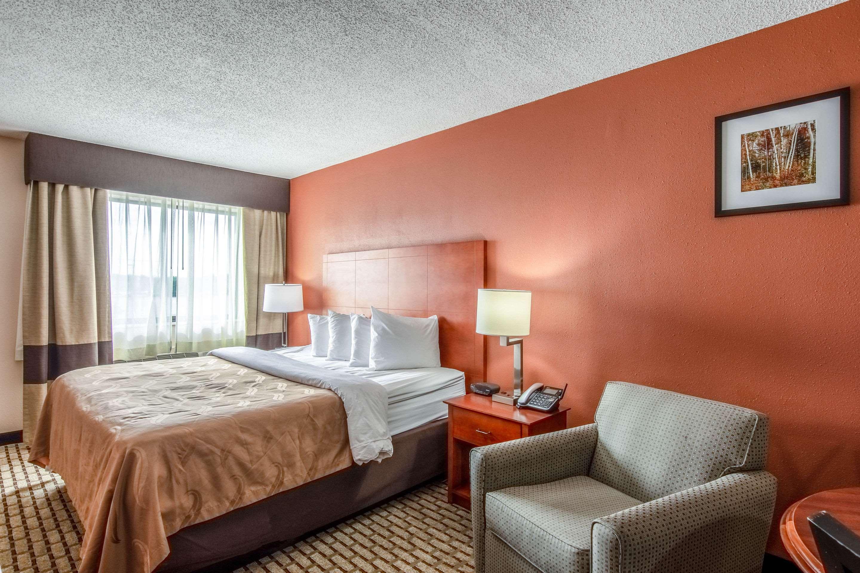 Hotel Country & By Radisson, Muskegon, Mi Muskegon