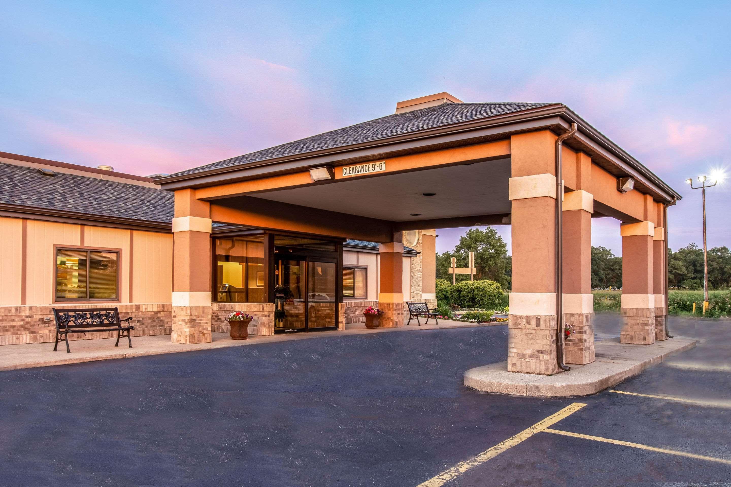 Country & By Radisson, Muskegon, Mi 3*