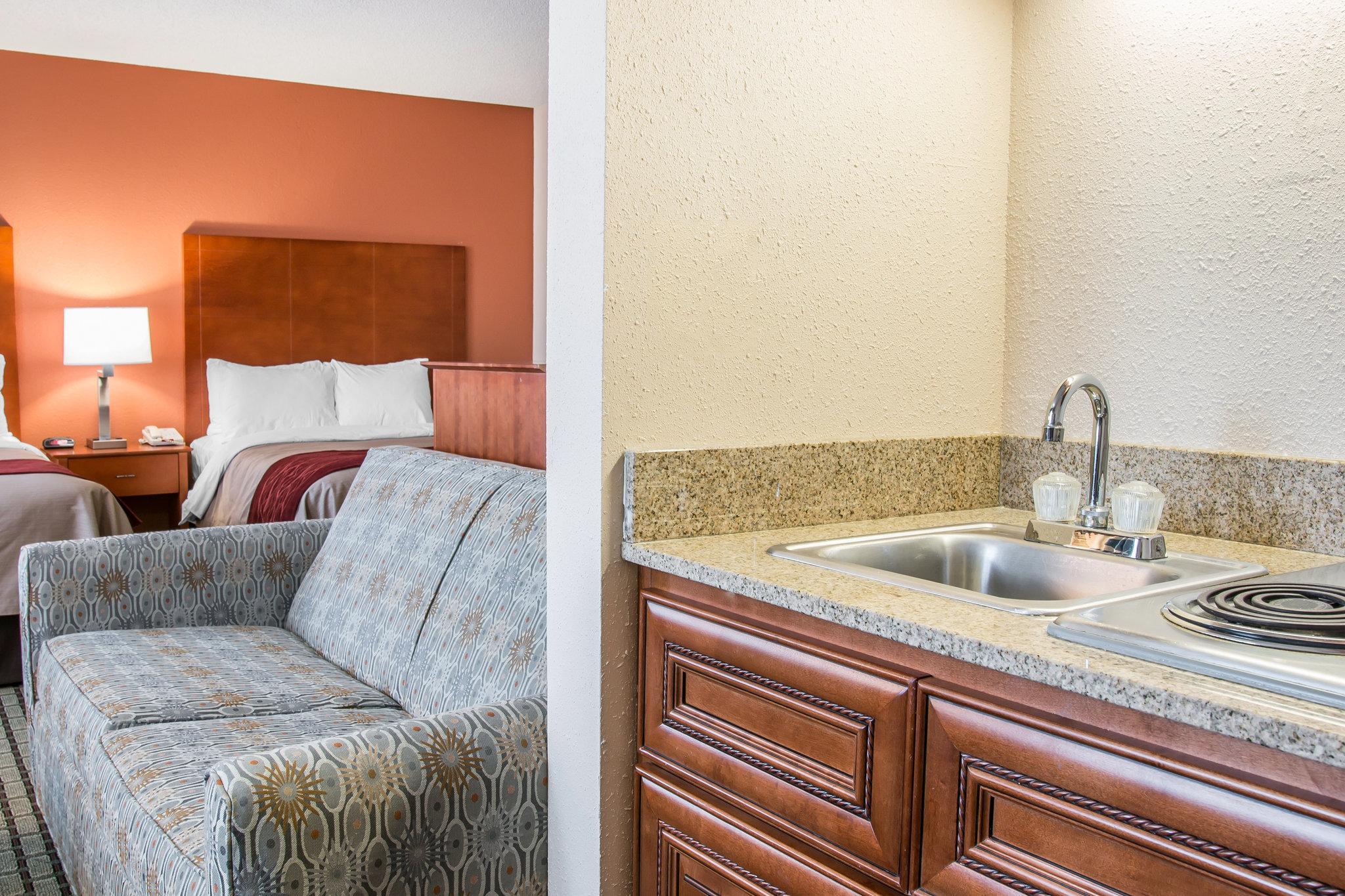 Hotel Country & By Radisson, Muskegon, Mi Muskegon