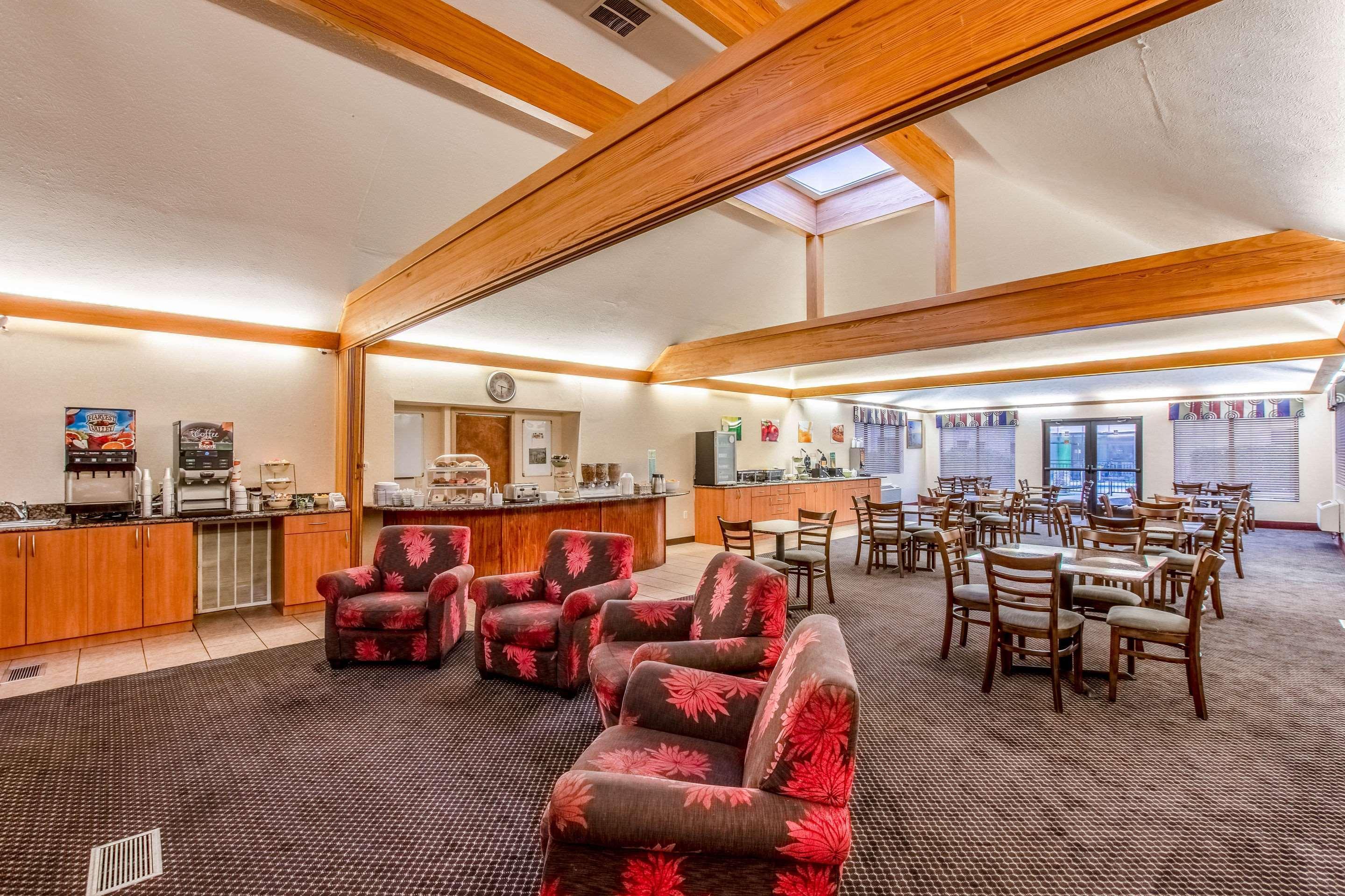 Hotel Country & By Radisson, Muskegon, Mi Muskegon