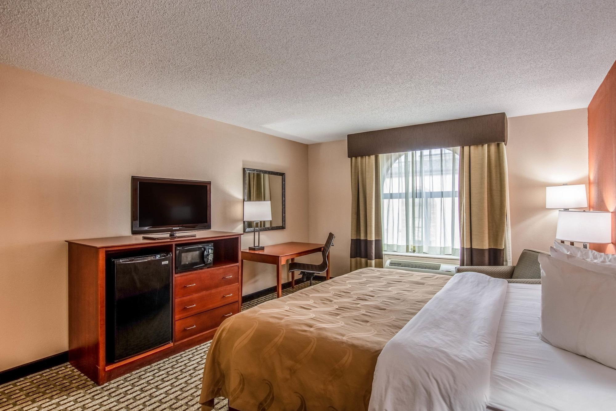 Country & By Radisson, Muskegon, Mi Hotel Muskegon