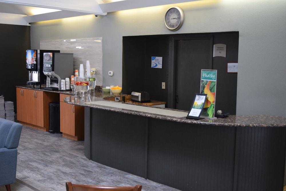 Country & By Radisson, Muskegon, Mi Hotel 3*