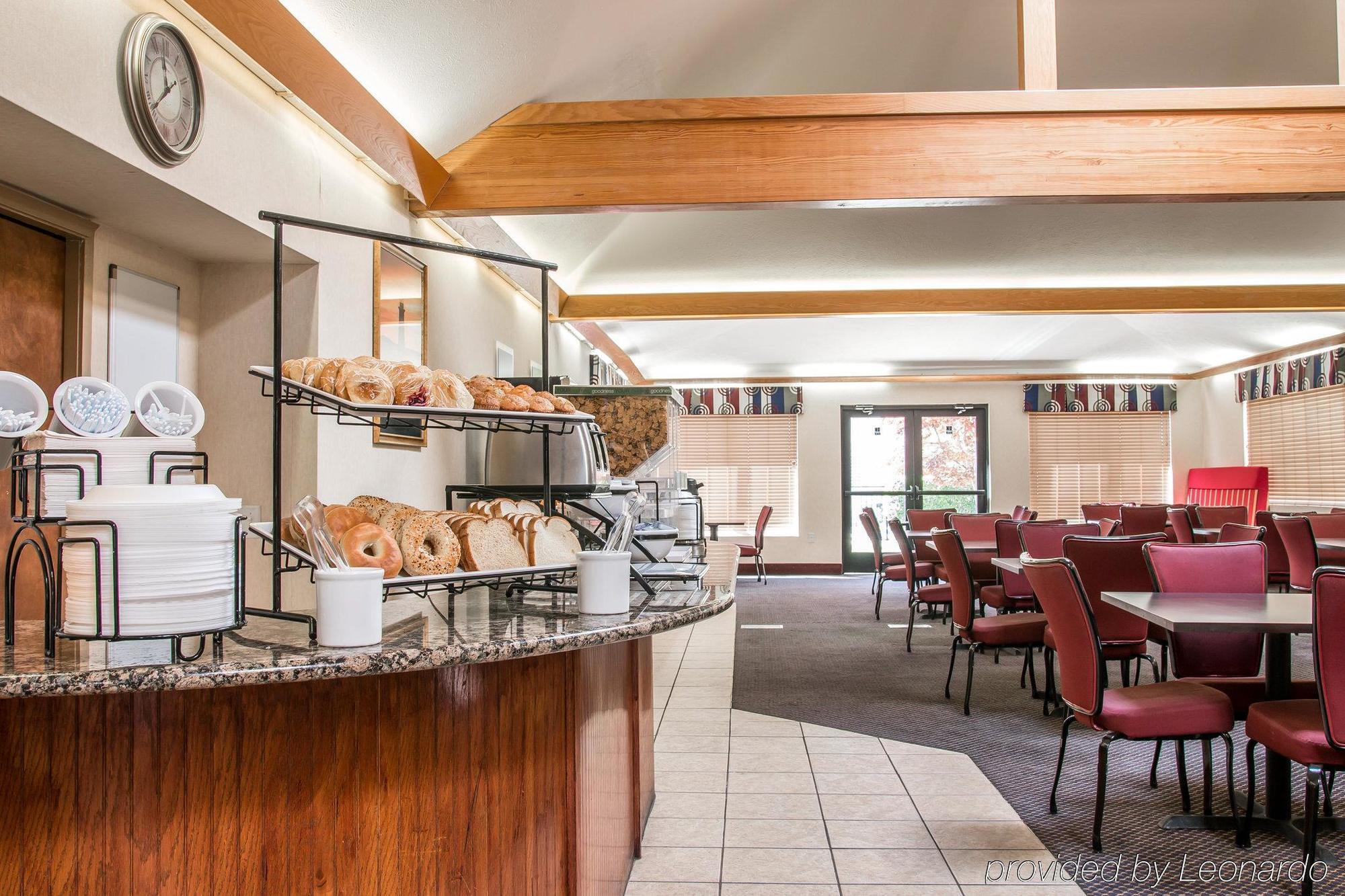 Country & By Radisson, Muskegon, Mi 3*
