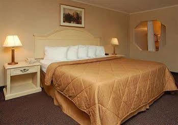 Country & By Radisson, Muskegon, Mi