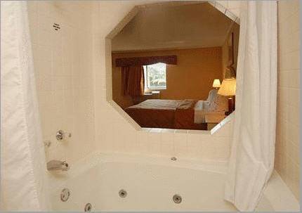 Hotel Country & By Radisson, Muskegon, Mi 3*