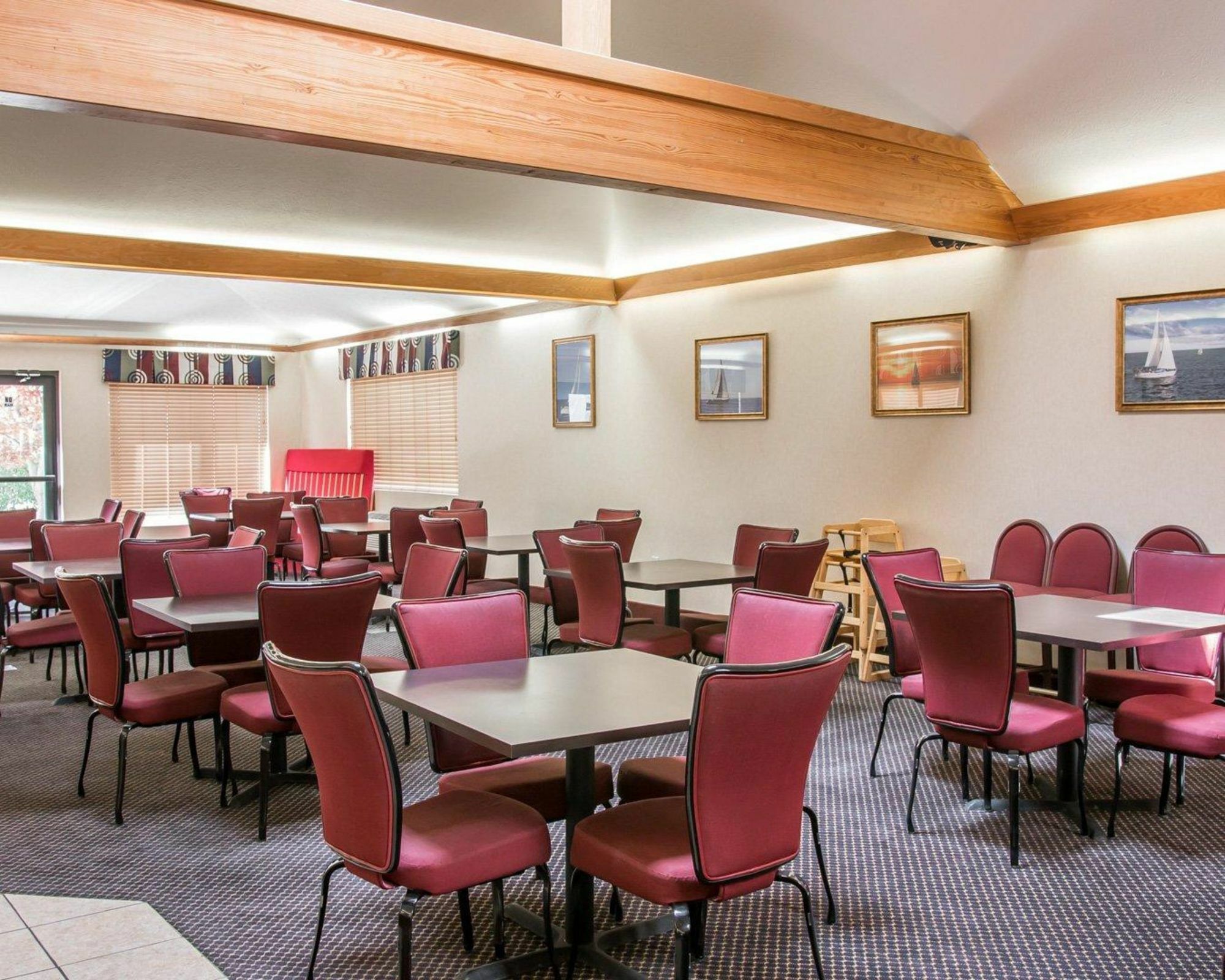 Hotel Country & By Radisson, Muskegon, Mi 3*