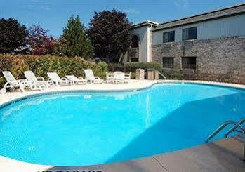 Hotel Country & By Radisson, Muskegon, Mi 3*